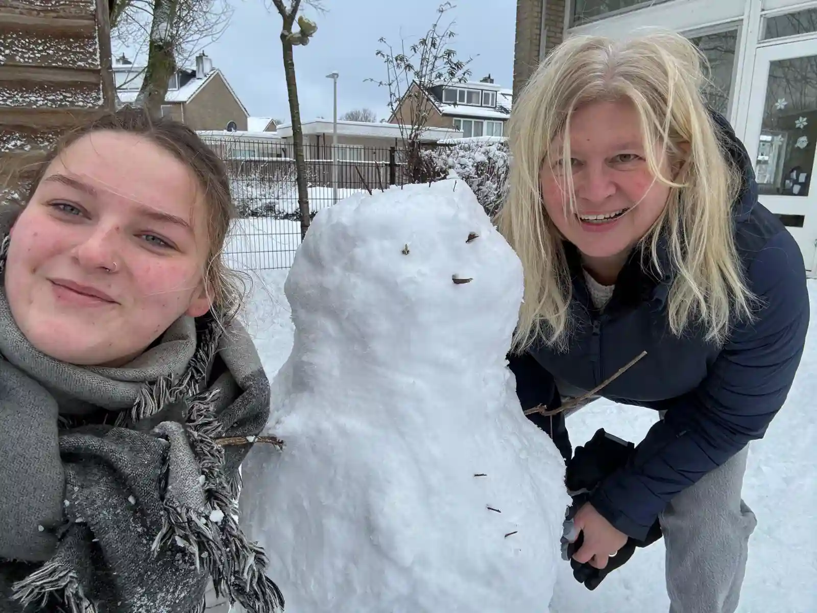 Sneeuwpoppen maken door pedagogisch professionals van gro-up