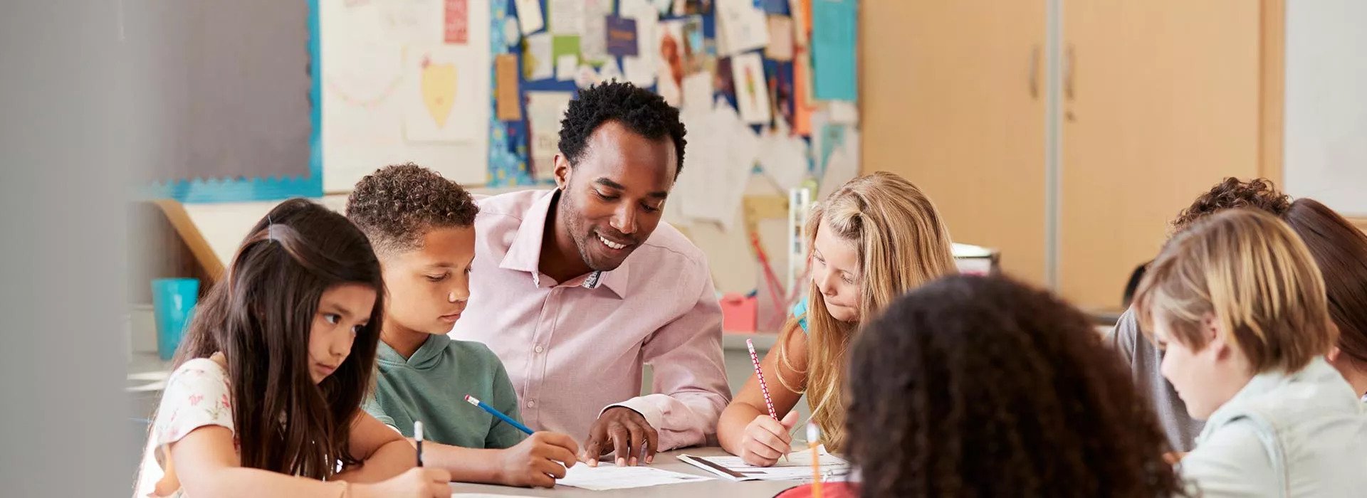 gro-up kinderen in een klas