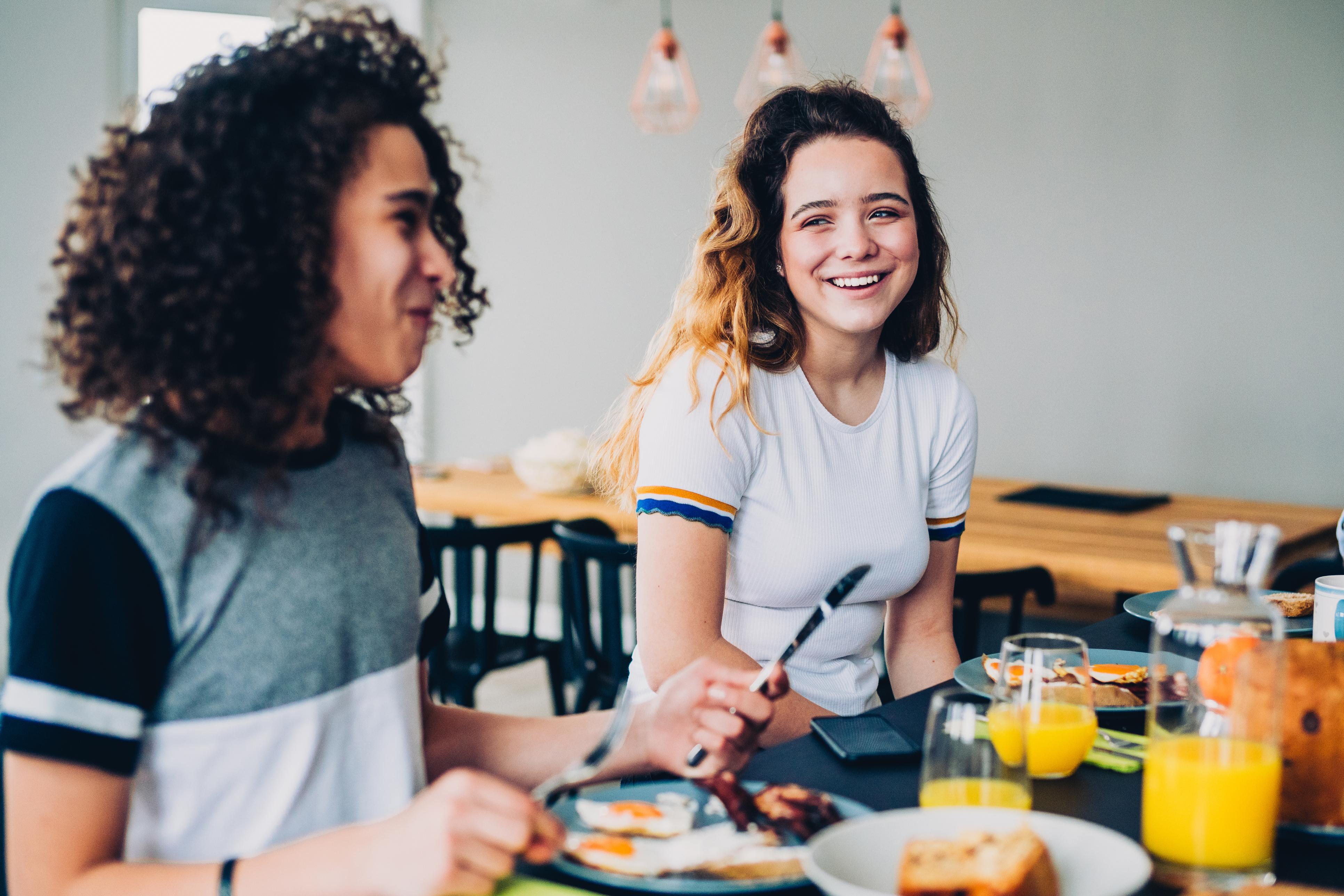 Dames ontbijten samen in Uithoorn