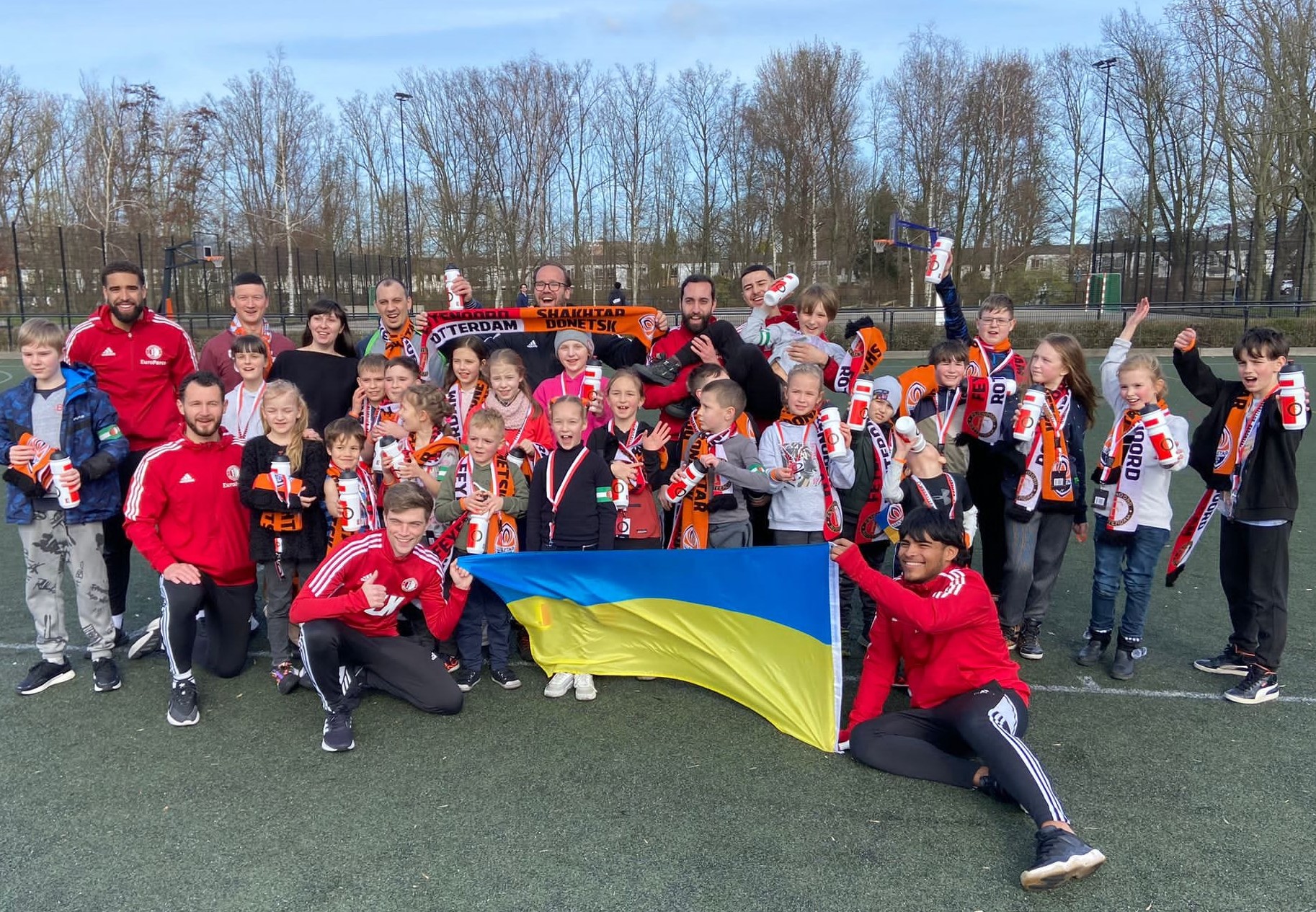 gro-up kinderen trainen met Feyenoord