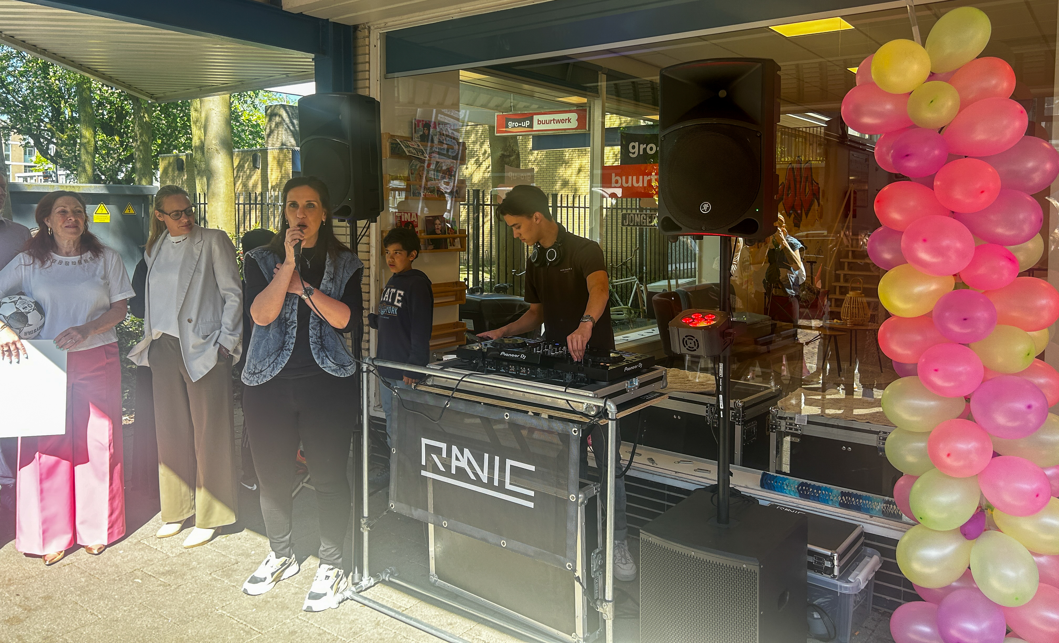 gro-up buurtwerk kick-off Jongerenhub in Schiebroek