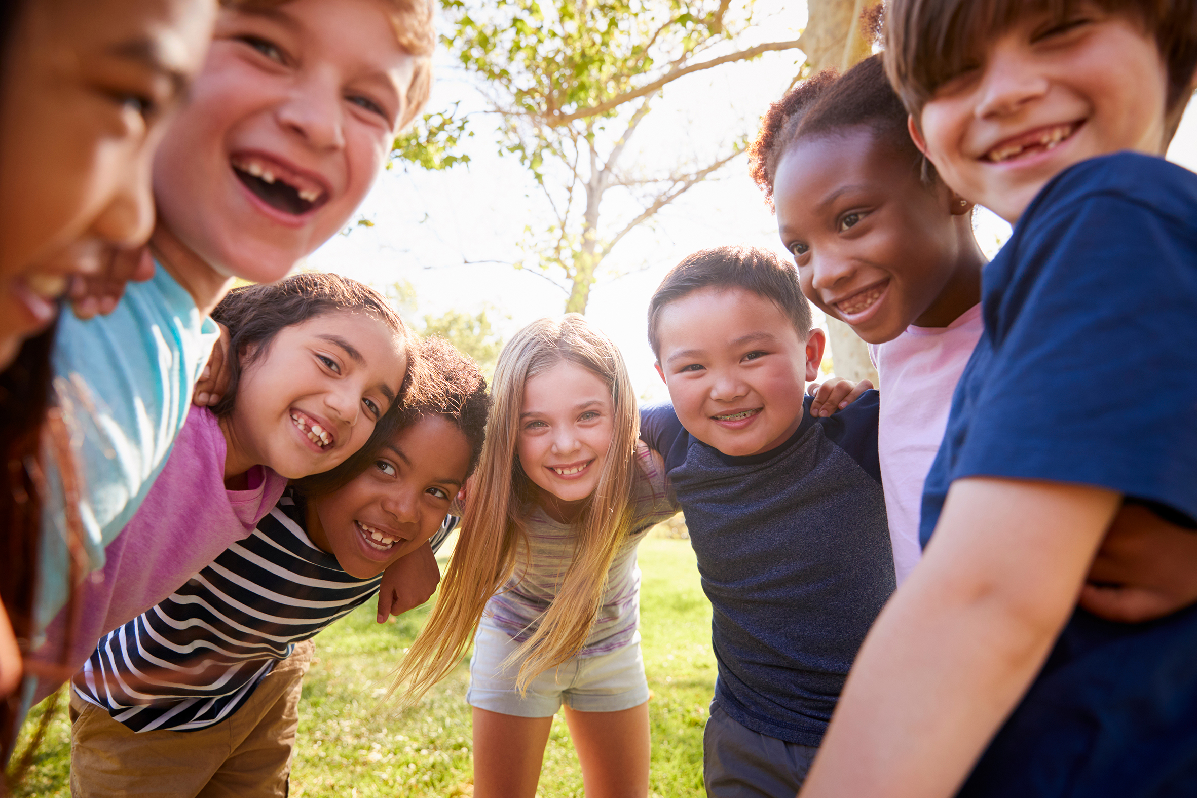 Kinderen in een groepje bij buitenschoolse opvang Nansenplaats van gro-up