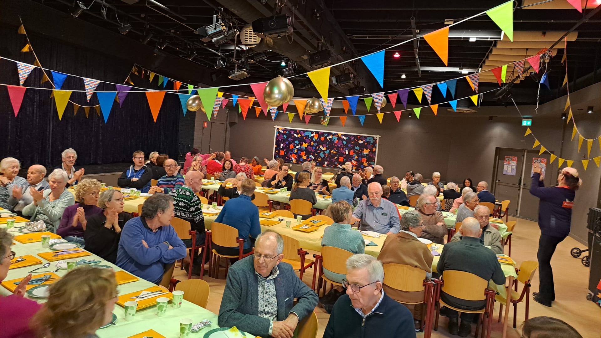gro-up Nationale Vrijwilligersdag diner in Ommoord