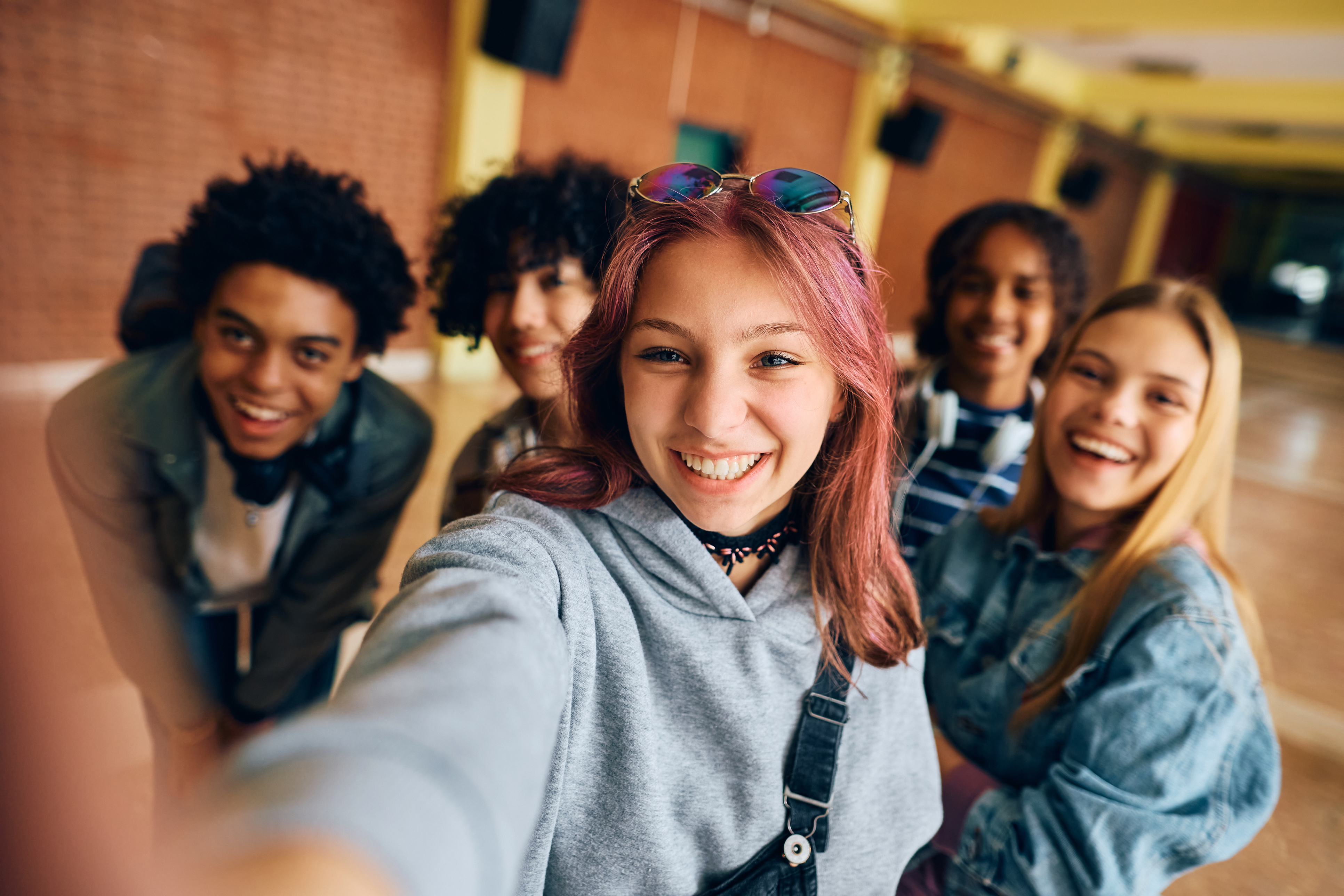 Selfie met middelbare scholieren