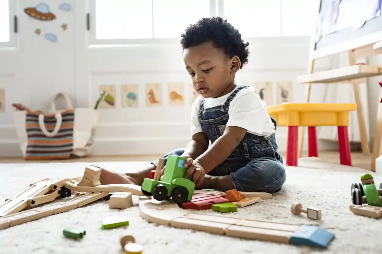 gro-up kinderen en woorden geven aan wat ze aanwijzen