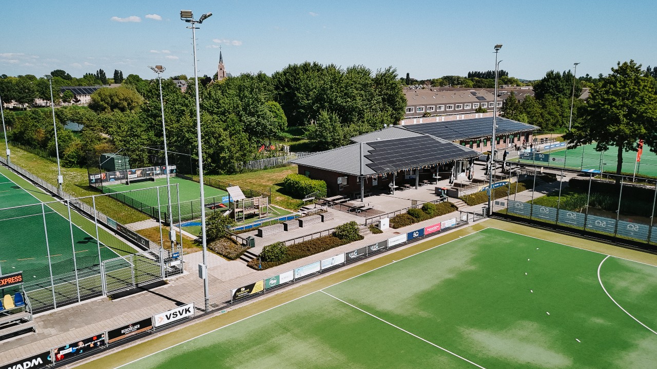 Drone foto van BSO Bij De Sport op sportpark het Hoge Land in Berkel & Rodenrijs